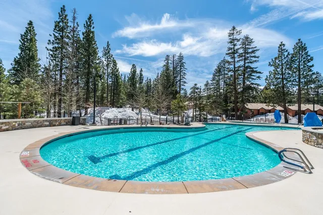$640,000 | 50 Hillside Drive, Unit 416, Mammoth Lakes, CA 93546