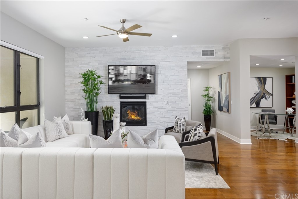 402 Rockefeller, Unit 217 Irvine, CA 92612 - Photo 1 of 1 Gallery Image 1