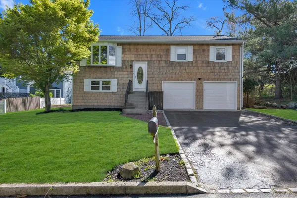 $750,000 | 77 Magnolia Drive, Kings Park, NY 11754