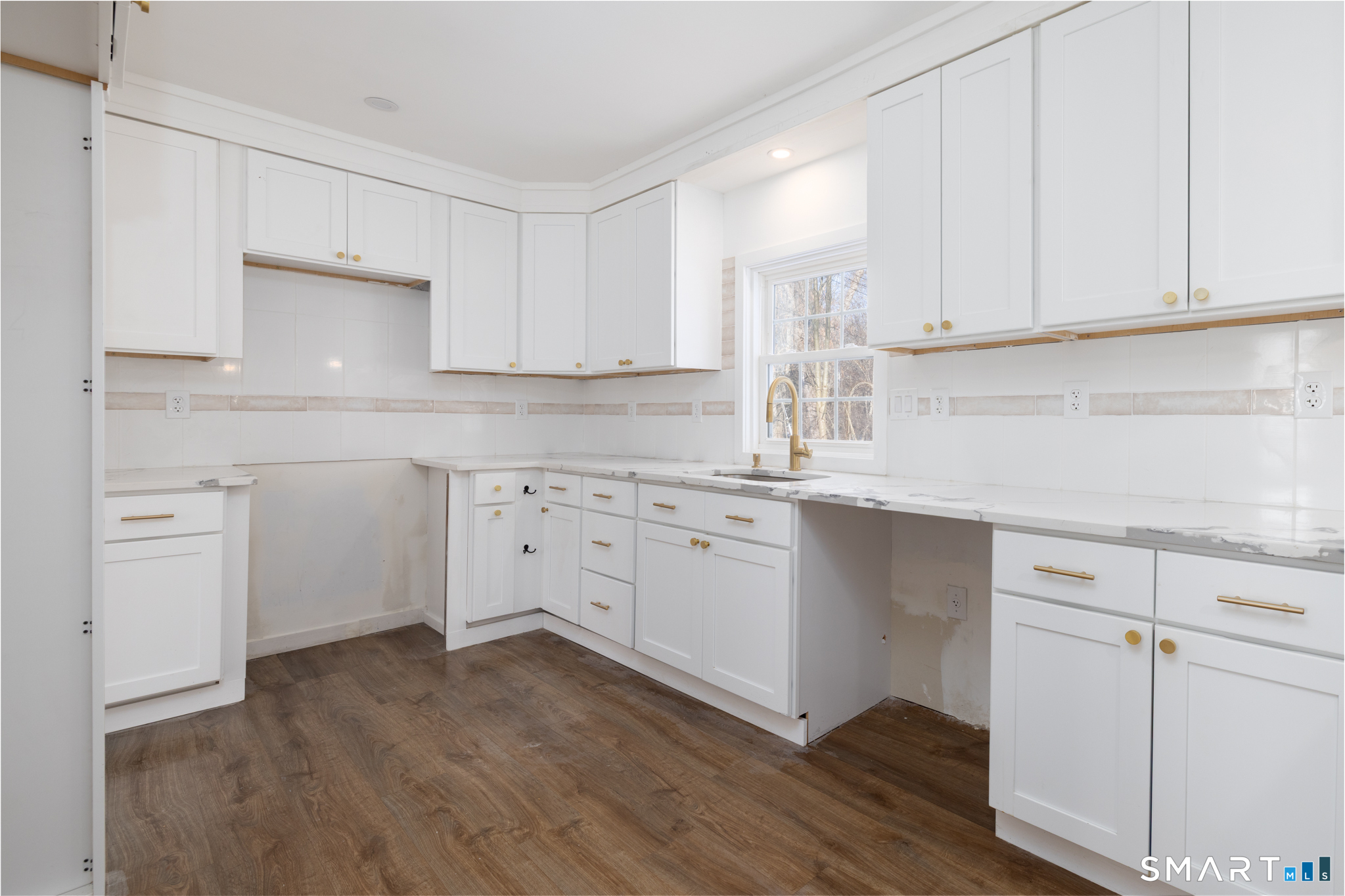 6 Waterbury Road North Haven, CT 06473 - Photo 8 of 38