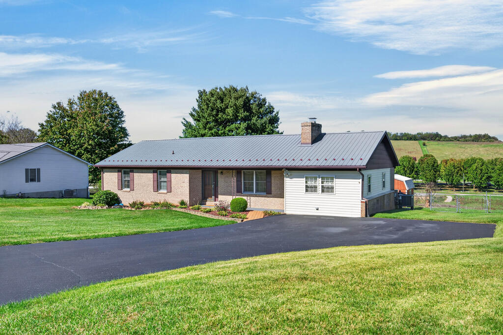 192 Whispering Pines Road Max Meadows, VA 24360 - Photo 2 of 88 Gallery Image 2