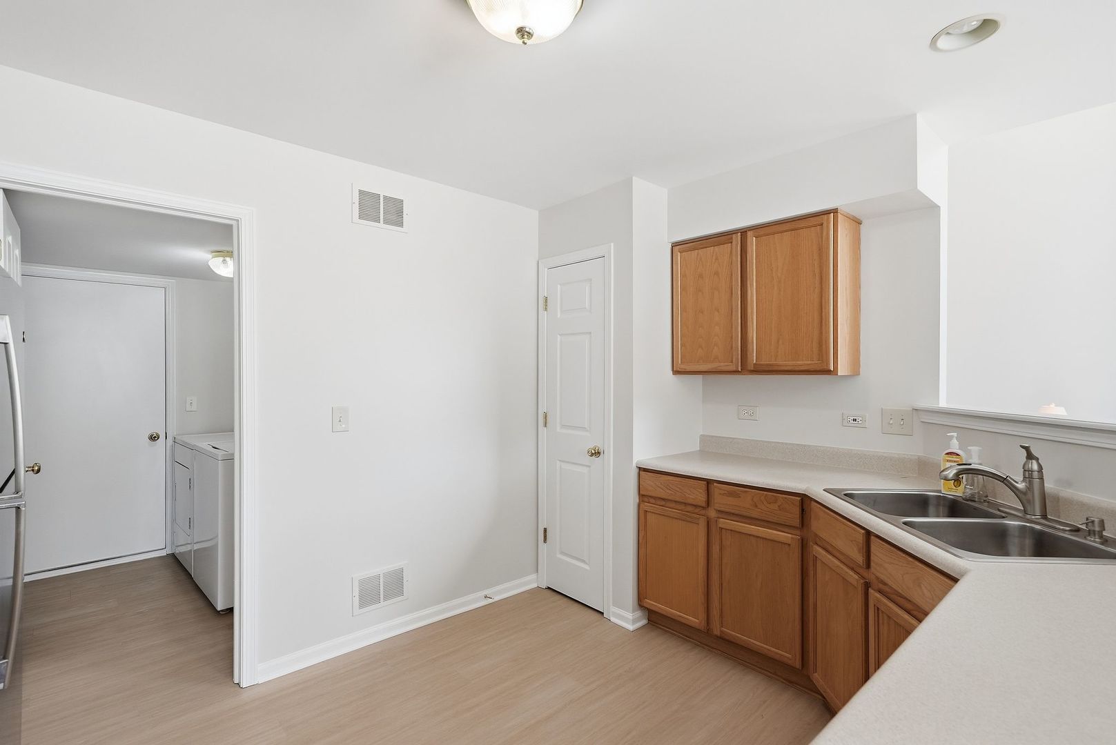 58 Rolling Oaks Road, Unit B Sugar Grove, IL 60554 - Photo 6 of 19