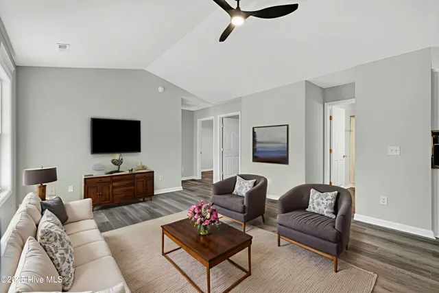 $279,000 | 204 Larchmont Court, Burgaw, NC 28425