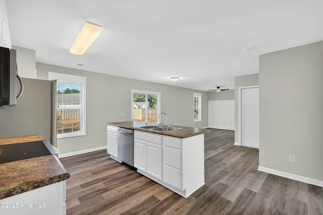 $279,000 | 204 Larchmont Court, Burgaw, NC 28425