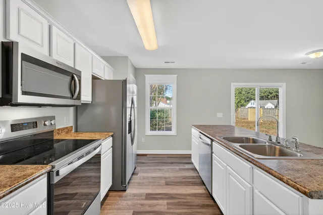 $279,000 | 204 Larchmont Court, Burgaw, NC 28425