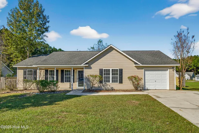 $279,000 | 204 Larchmont Court, Burgaw, NC 28425