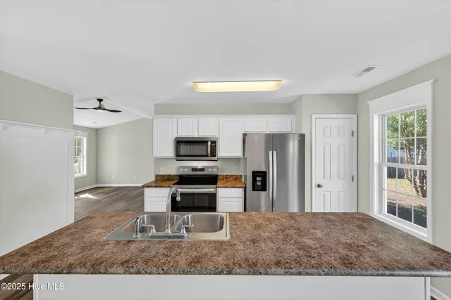 $279,000 | 204 Larchmont Court, Burgaw, NC 28425