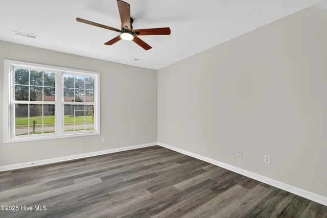 $279,000 | 204 Larchmont Court, Burgaw, NC 28425