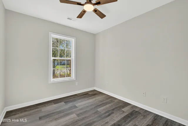 $279,000 | 204 Larchmont Court, Burgaw, NC 28425