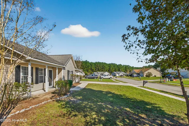 $279,000 | 204 Larchmont Court, Burgaw, NC 28425