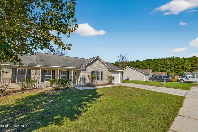 $279,000 | 204 Larchmont Court, Burgaw, NC 28425