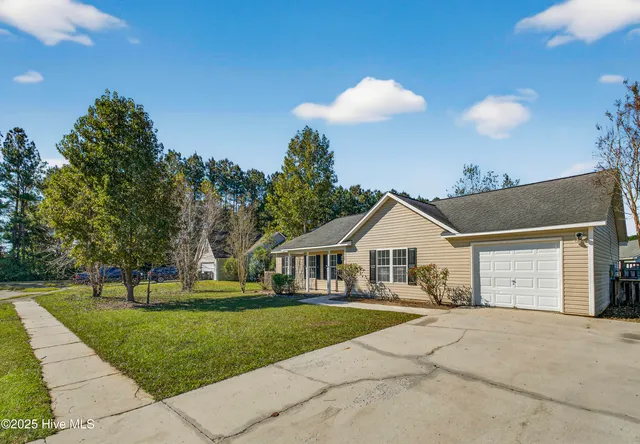 $279,000 | 204 Larchmont Court, Burgaw, NC 28425