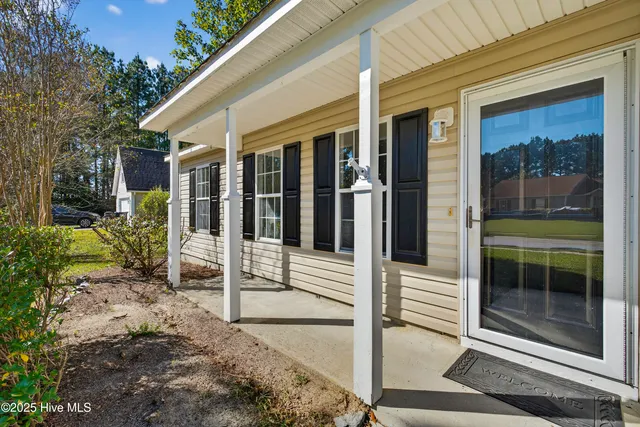 $279,000 | 204 Larchmont Court, Burgaw, NC 28425