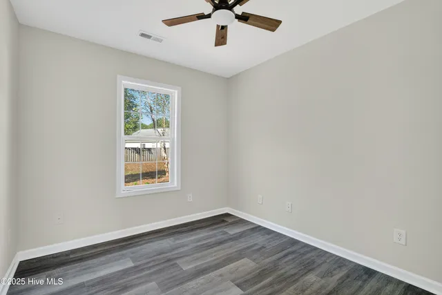 $279,000 | 204 Larchmont Court, Burgaw, NC 28425