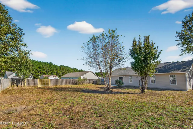 $279,000 | 204 Larchmont Court, Burgaw, NC 28425