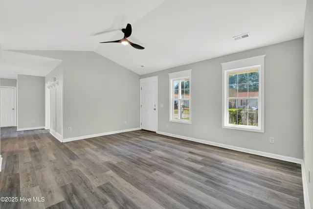 $279,000 | 204 Larchmont Court, Burgaw, NC 28425