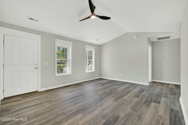 $279,000 | 204 Larchmont Court, Burgaw, NC 28425