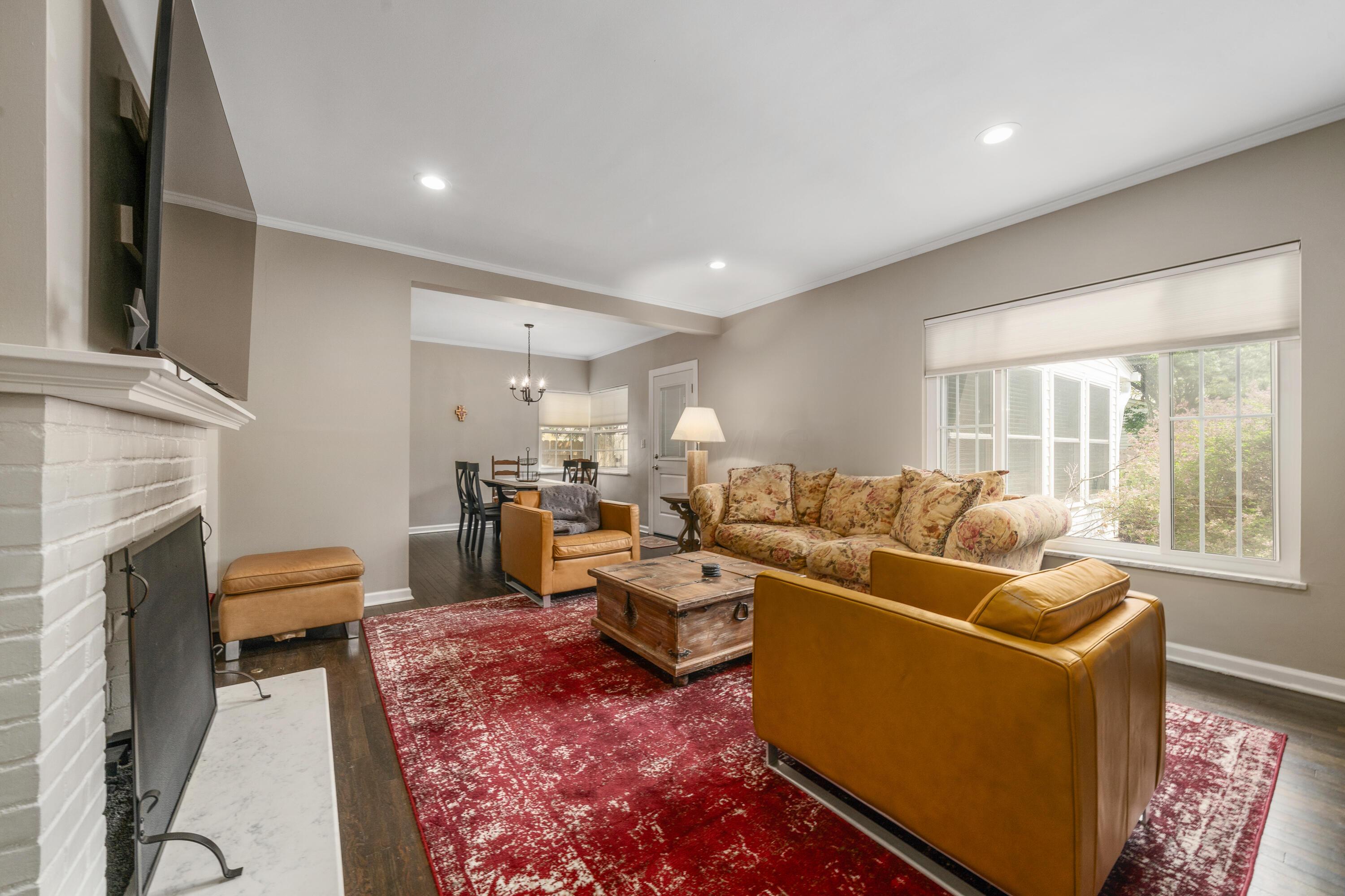 212 South Gould Road Columbus, OH 43209 - Photo 9 of 59 DSC00843