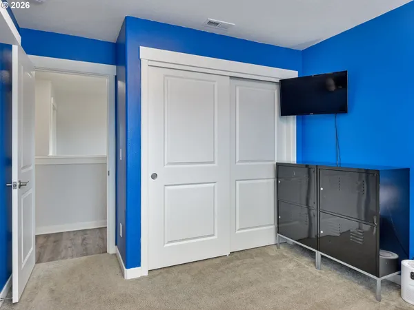 a view of a livingroom with furniture