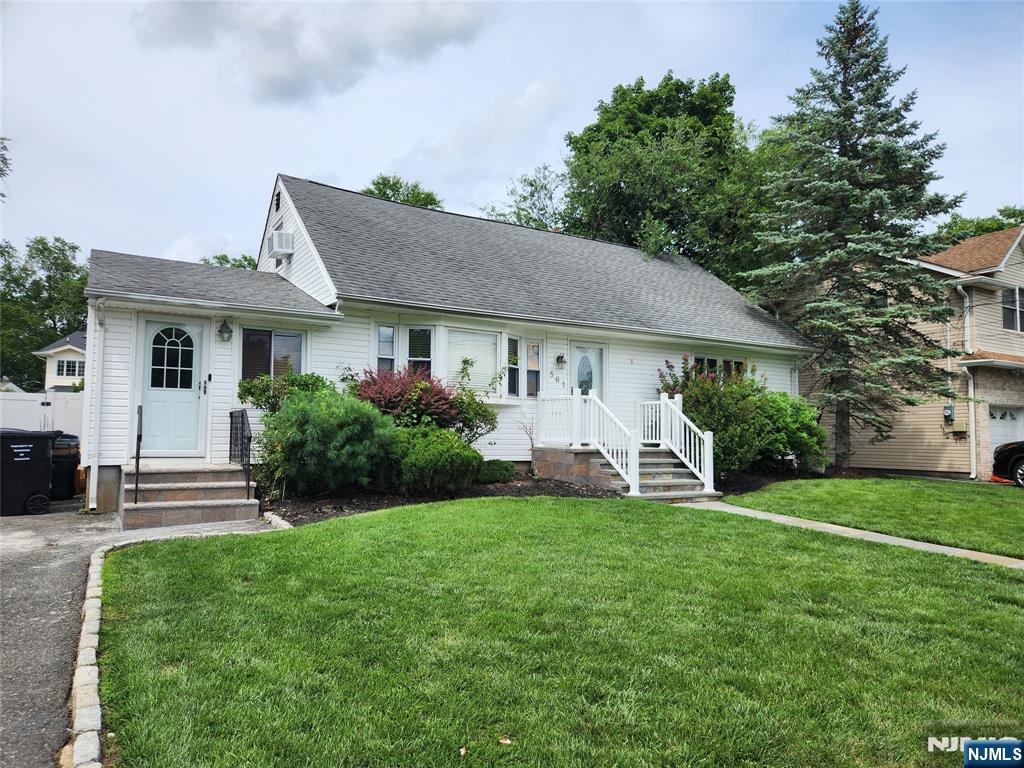 561 Green Valley Road Paramus, NJ 07652 - Photo 2 of 28