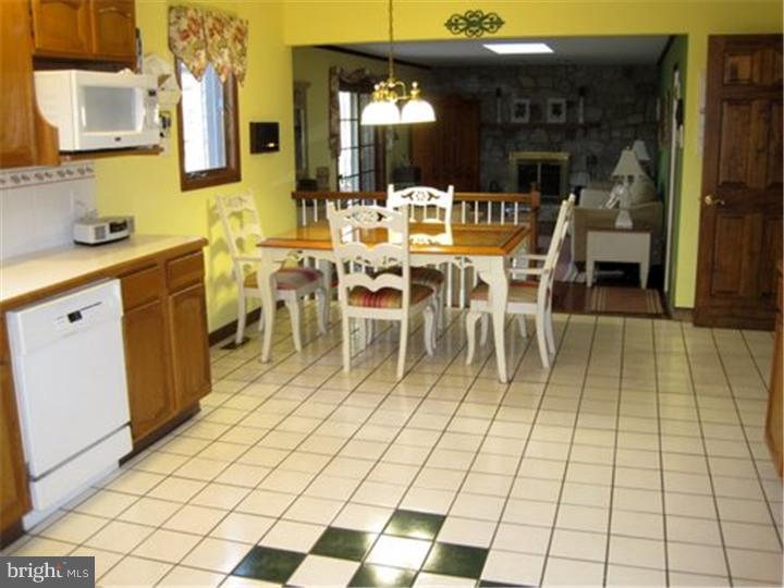 255 Painter Road Media, PA 19063 - Photo 7 of 23 Kitchen