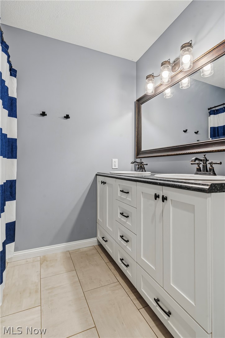 3098 Huntcliffe Road Northeast Canton, OH 44721 - Photo 26 of 45 Hall bath with double sinks, tub/shower