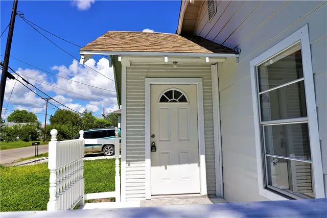 a view of empty room with windows