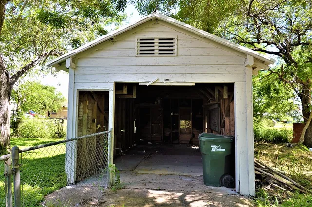 $79,900 | 614 Victoria Avenue, Taft, TX 78390