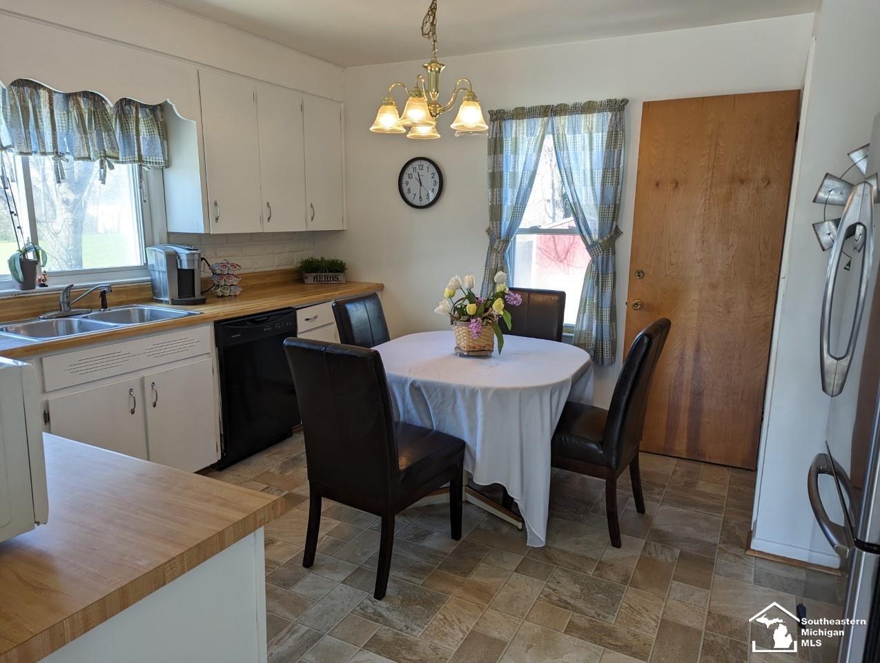 15435 Hull Road Monroe, MI 48161 - Photo 4 of 27