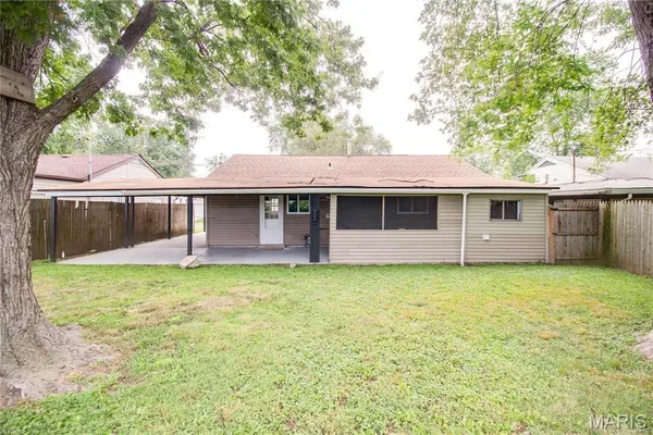 $1,200 | 225 Bonds Avenue, East Alton, IL 62024
