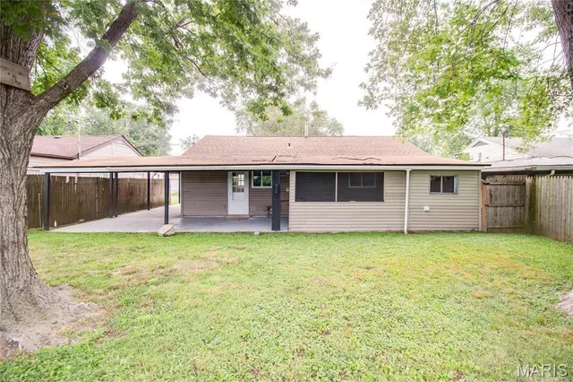 $1,200 | 225 Bonds Avenue, East Alton, IL 62024