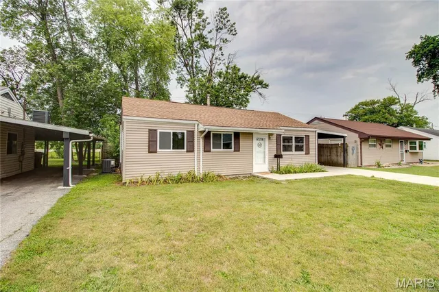 $1,200 | 225 Bonds Avenue, East Alton, IL 62024