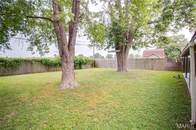 $1,200 | 225 Bonds Avenue, East Alton, IL 62024