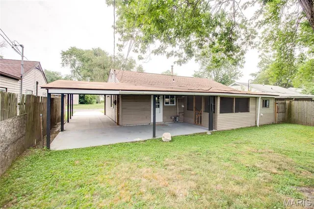 $1,200 | 225 Bonds Avenue, East Alton, IL 62024