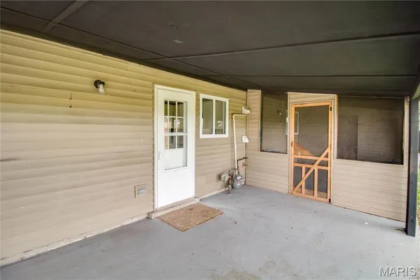 $1,200 | 225 Bonds Avenue, East Alton, IL 62024