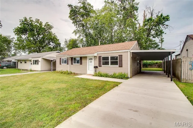 $1,200 | 225 Bonds Avenue, East Alton, IL 62024