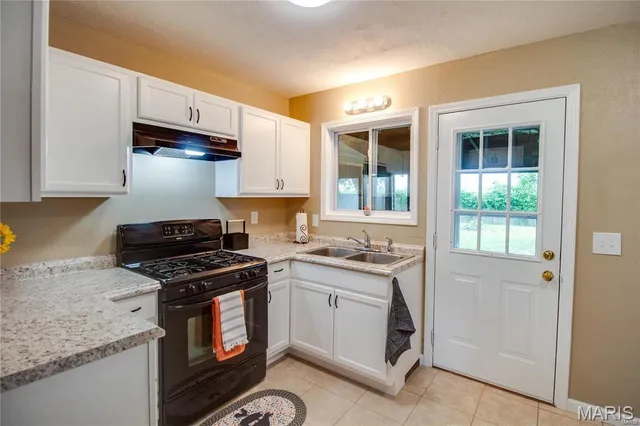 $1,200 | 225 Bonds Avenue, East Alton, IL 62024