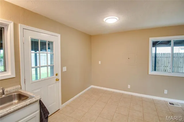 $1,200 | 225 Bonds Avenue, East Alton, IL 62024