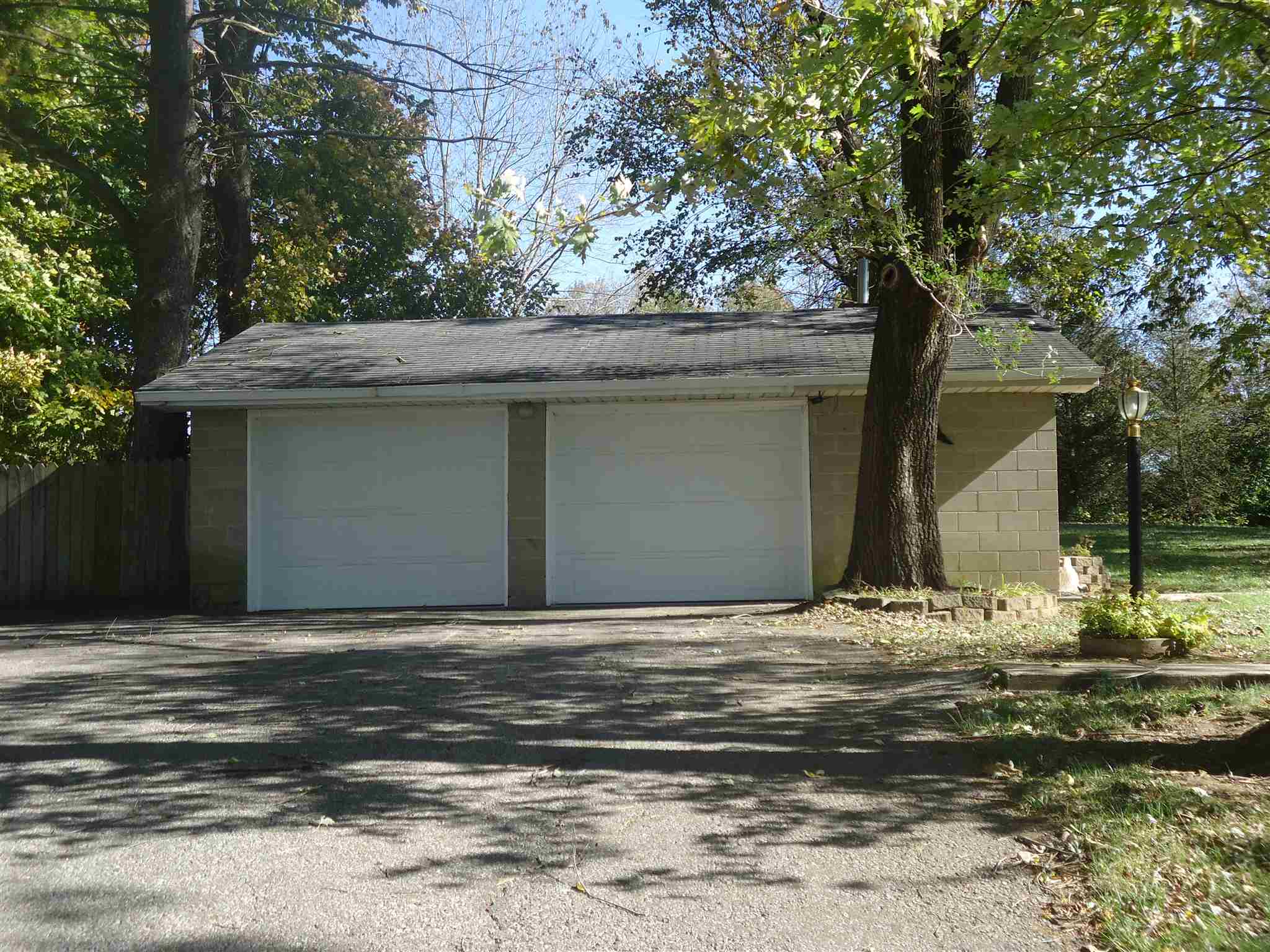 410 Maple Leaf Road Bedford, IN 47421 - Photo 3 of 27