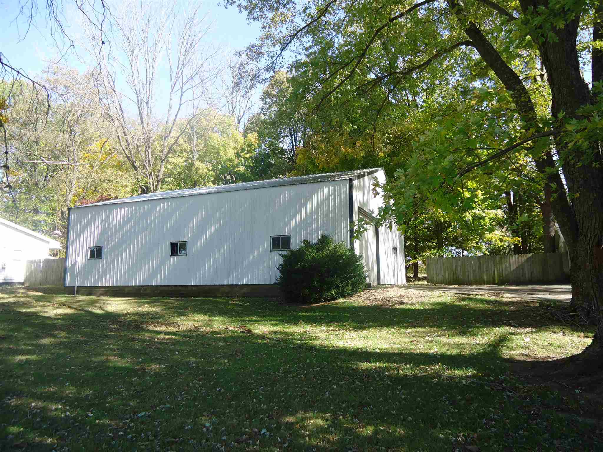 410 Maple Leaf Road Bedford, IN 47421 - Photo 4 of 27