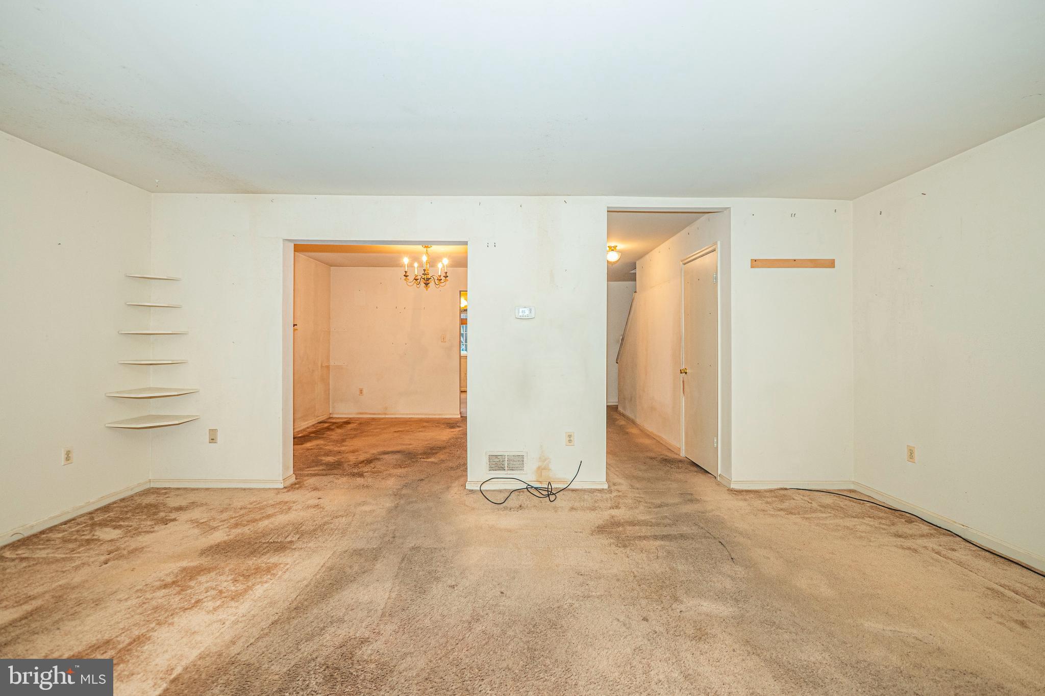 9610 Kanfer Court Gaithersburg, MD 20886 - Photo 12 of 41 an empty room with closet
