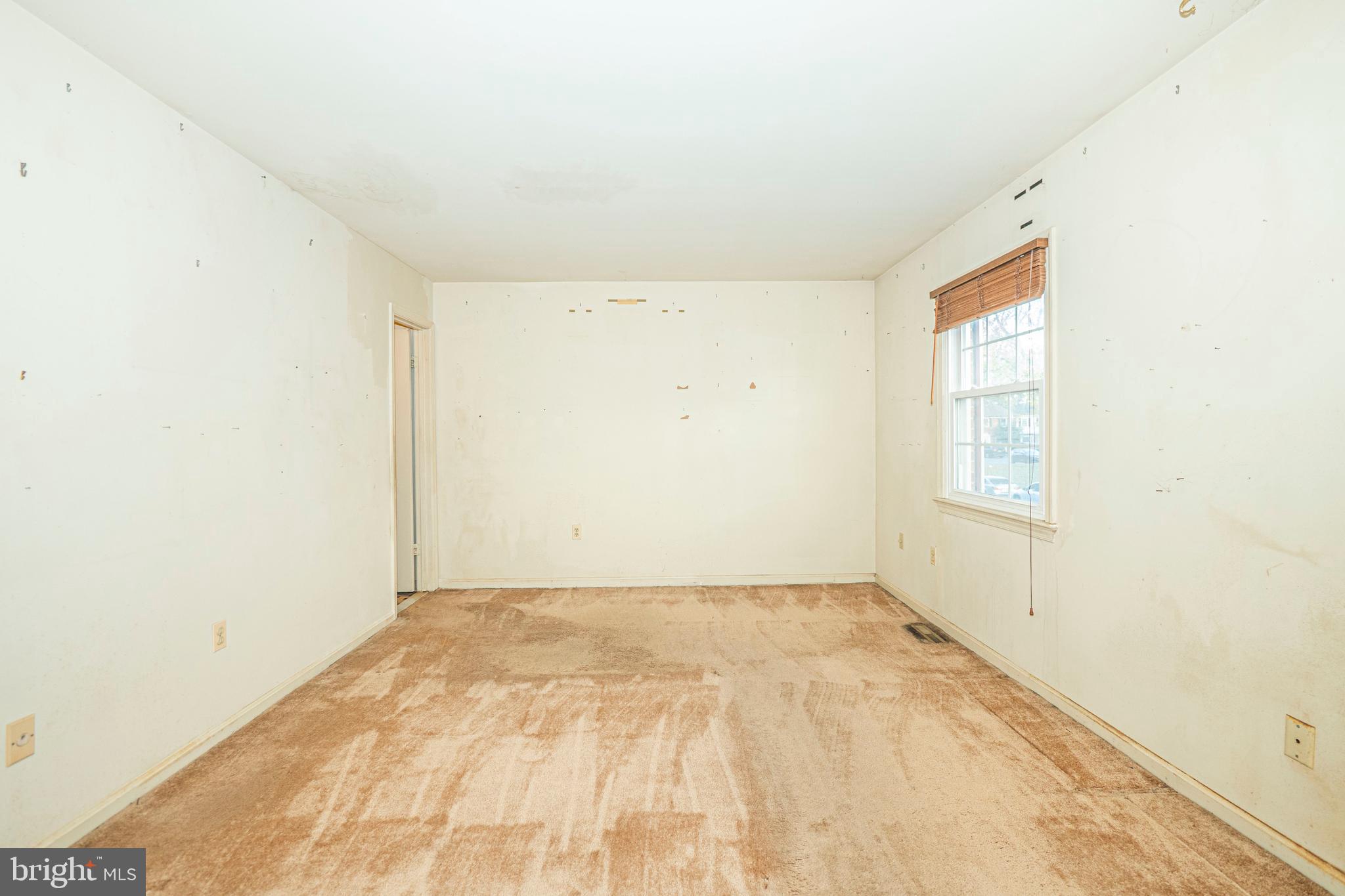 9610 Kanfer Court Gaithersburg, MD 20886 - Photo 16 of 41 a view of an empty room