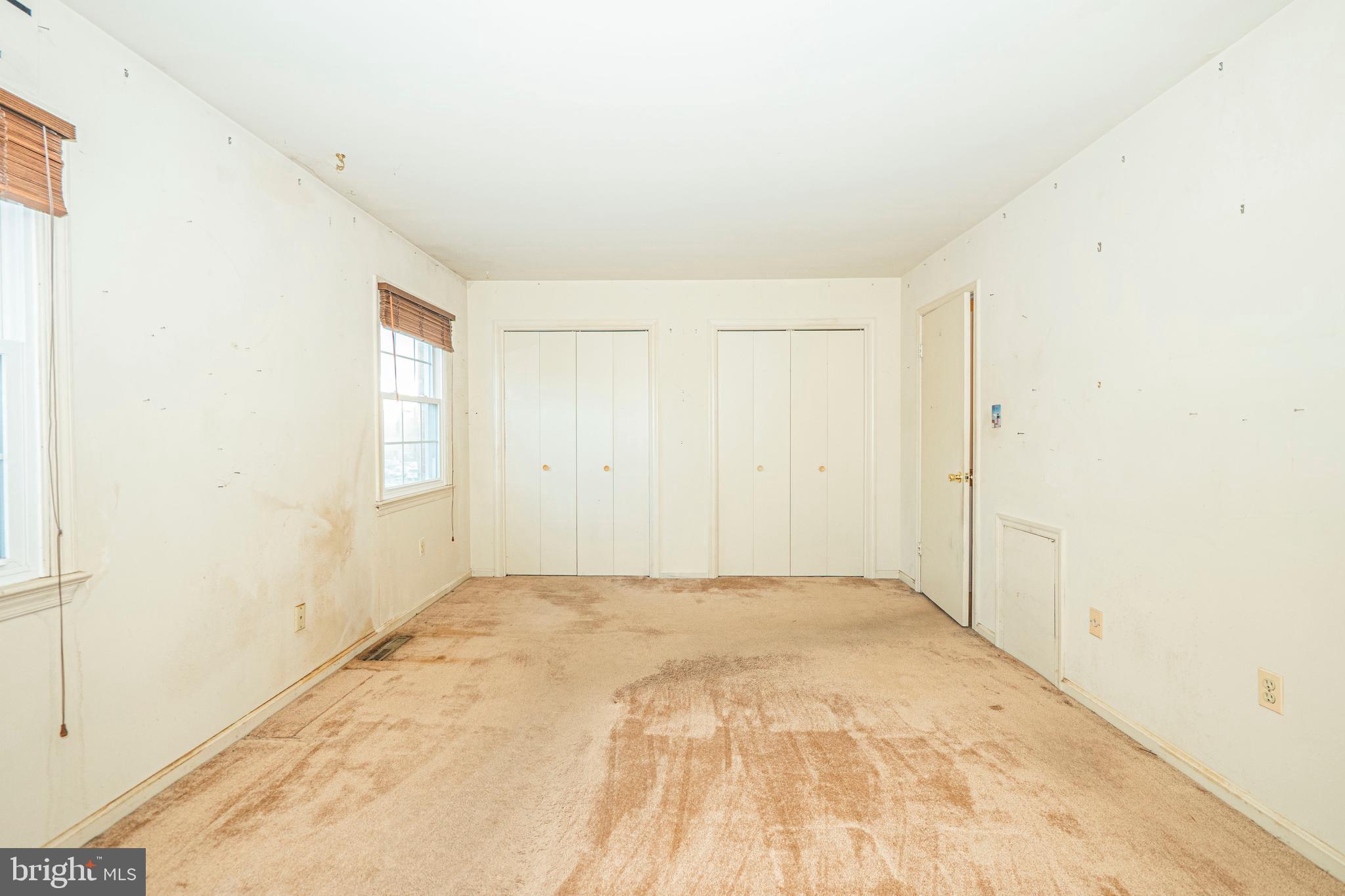 9610 Kanfer Court Gaithersburg, MD 20886 - Photo 17 of 41 a view of a livingroom with an empty space