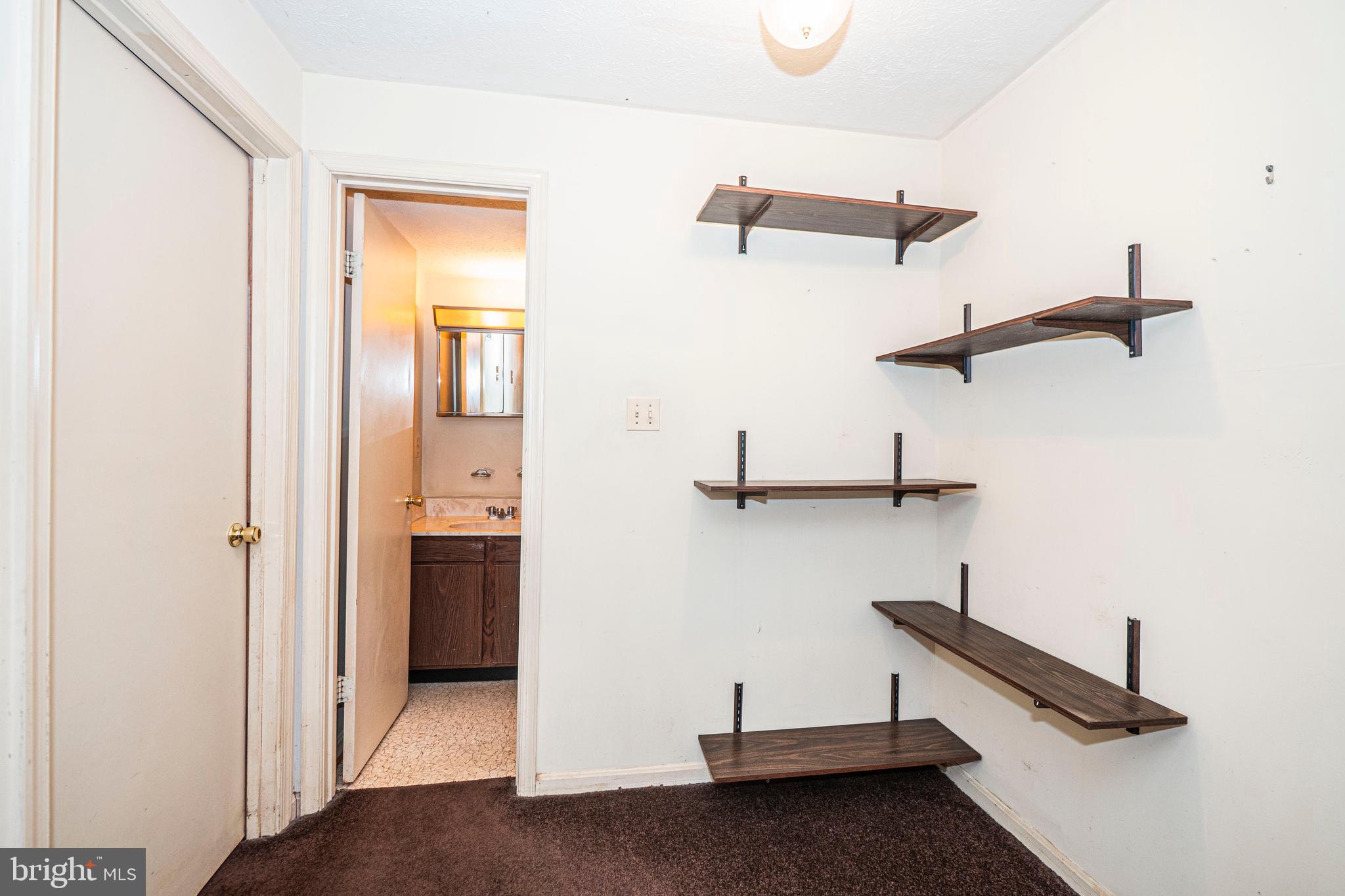 9610 Kanfer Court Gaithersburg, MD 20886 - Photo 28 of 41 a view of a room with gym equipment