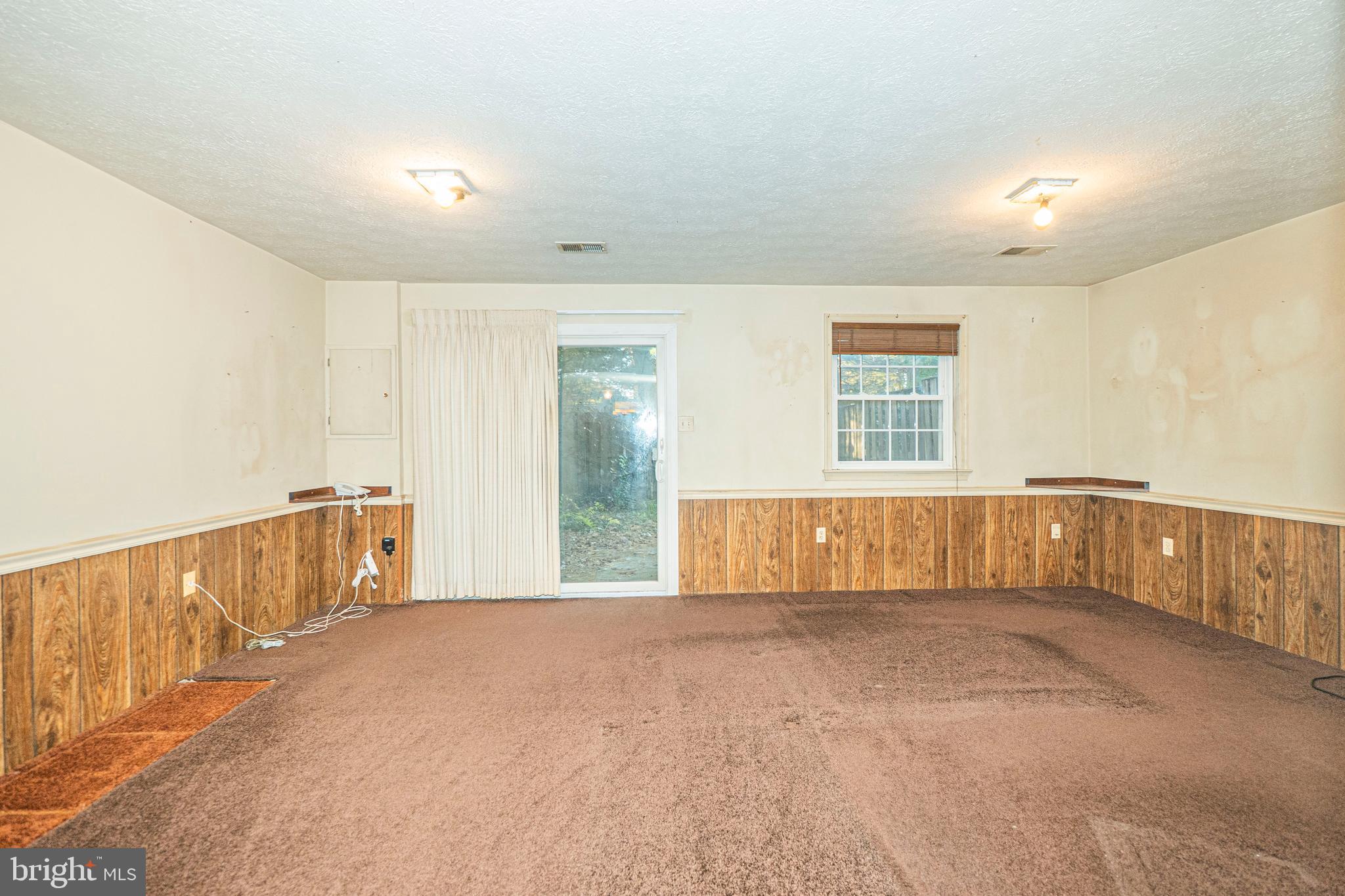 9610 Kanfer Court Gaithersburg, MD 20886 - Photo 30 of 41 a view of an empty room with a window