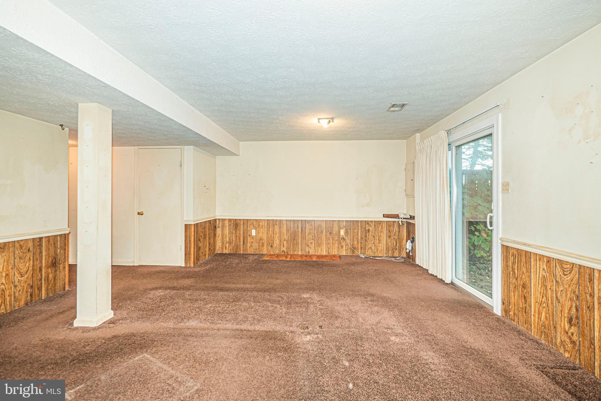 9610 Kanfer Court Gaithersburg, MD 20886 - Photo 34 of 41 a view of an empty room