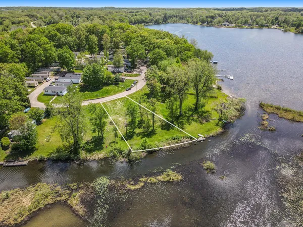 $69,000 | 277 Lakeside Drive, Delton, MI 49046