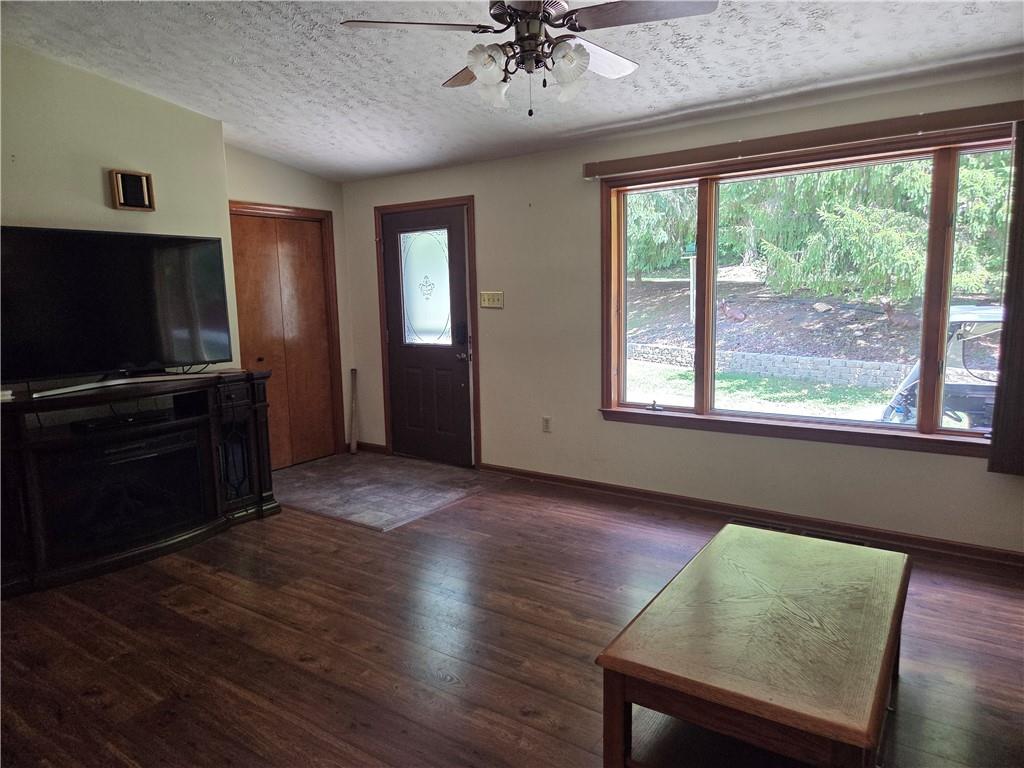 163 Noll Road Georgetown, PA 15043 - Photo 6 of 47