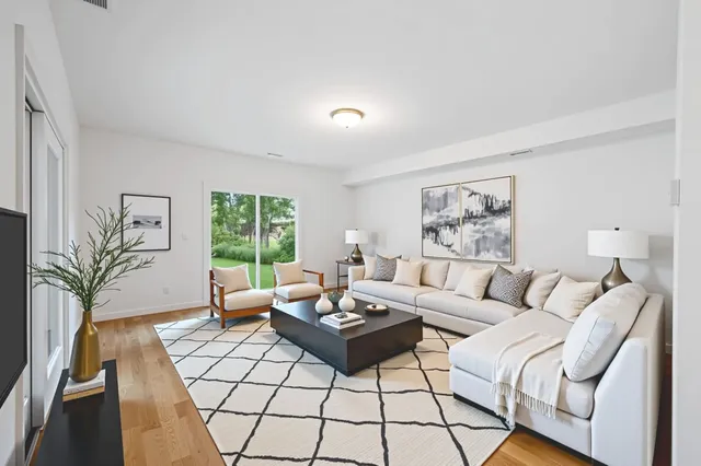 $375,000 | 277 Church Street, Crystal Lake, IL 60014