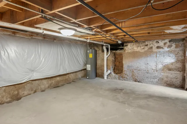 $375,000 | 277 Church Street, Crystal Lake, IL 60014